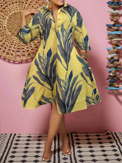 Gelbes Midikleid mit Gemüsemuster und Knöpfen