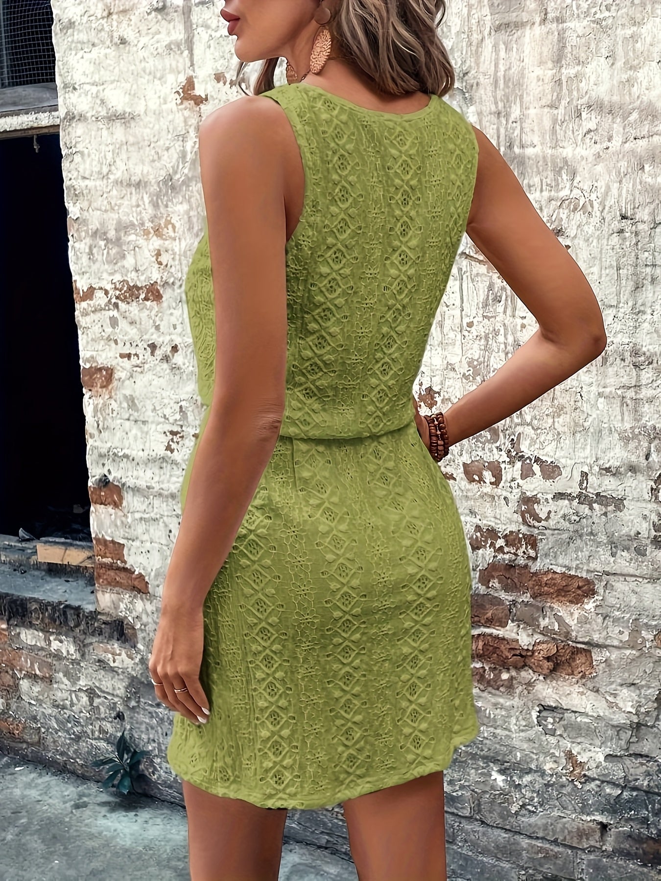 Elegantes Kleid mit Spitze und Kordelzug in der Taille Geometrisch weiß ärmellos