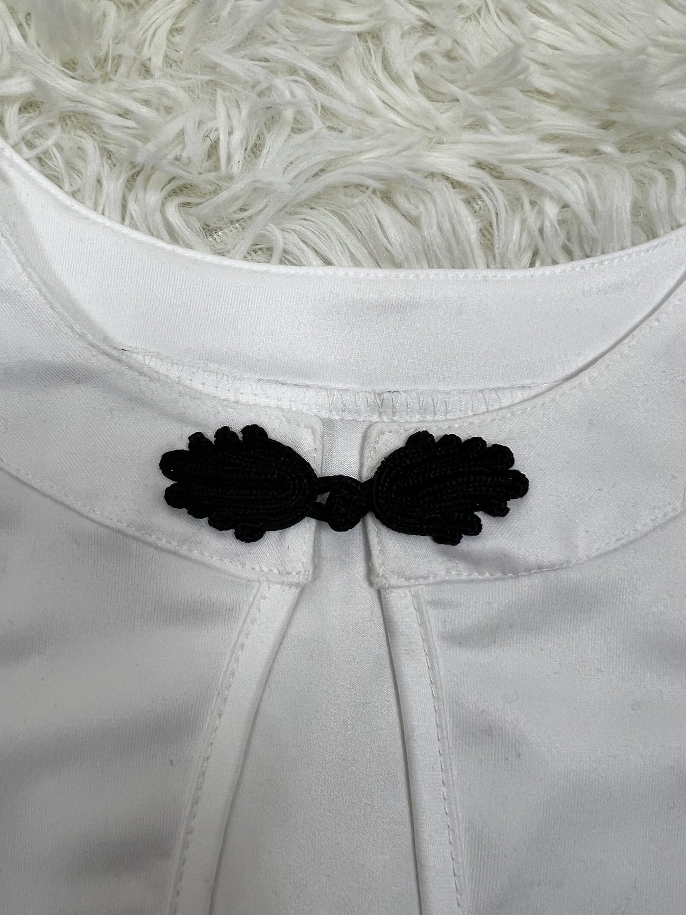 Elegantes gestreiftes trägerloses Sommerkleid in A-Linie