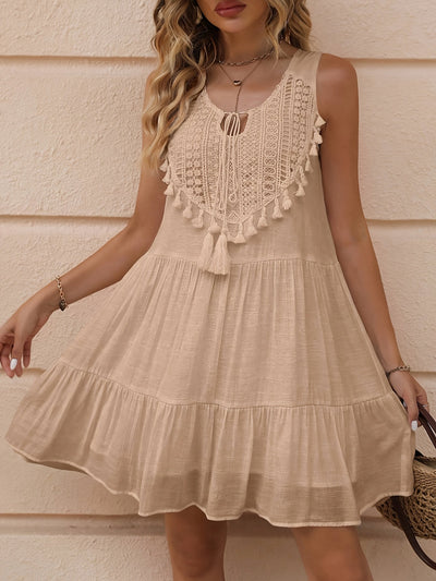 Sommerkleid mit Spitze und Fransen - Weiß, ärmelloser V-Ausschnitt