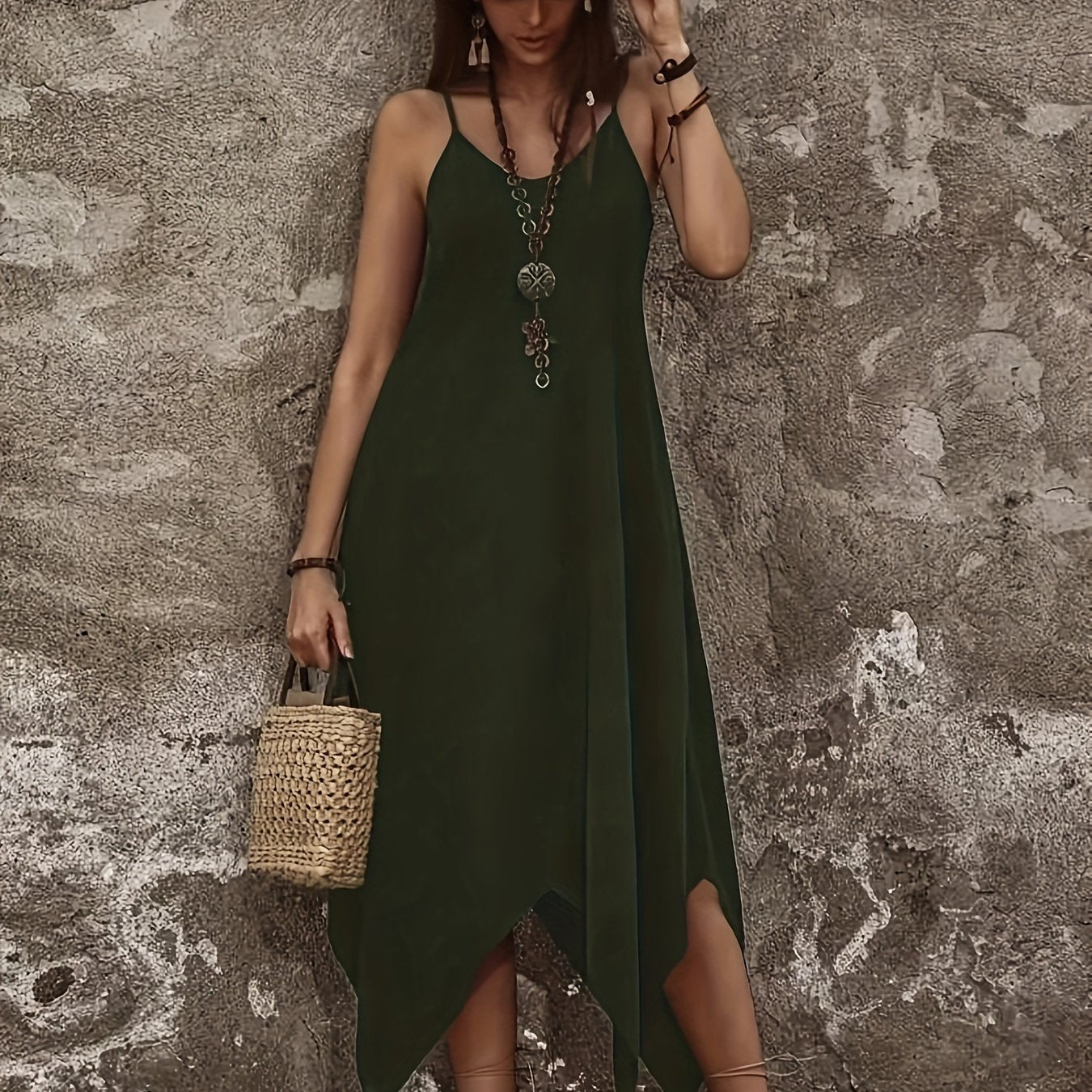 Trägerkleid mit asymmetrischem Saum – Sommerliche Leichtigkeit und Stil