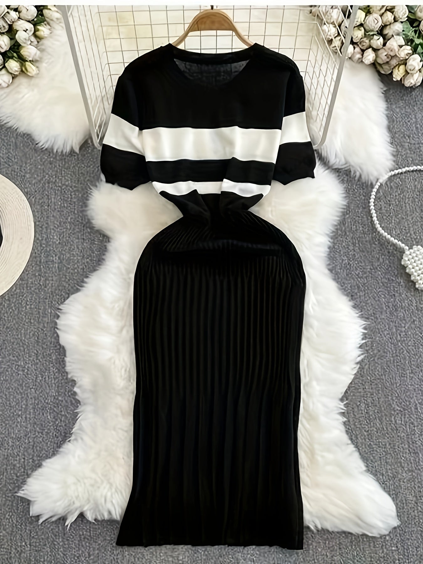 Lässiges gestreiftes Damen-Strickkleid mit Reißverschluss