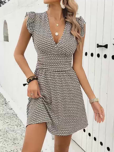 Braunes Midikleid mit V-Ausschnitt und Raffungen
