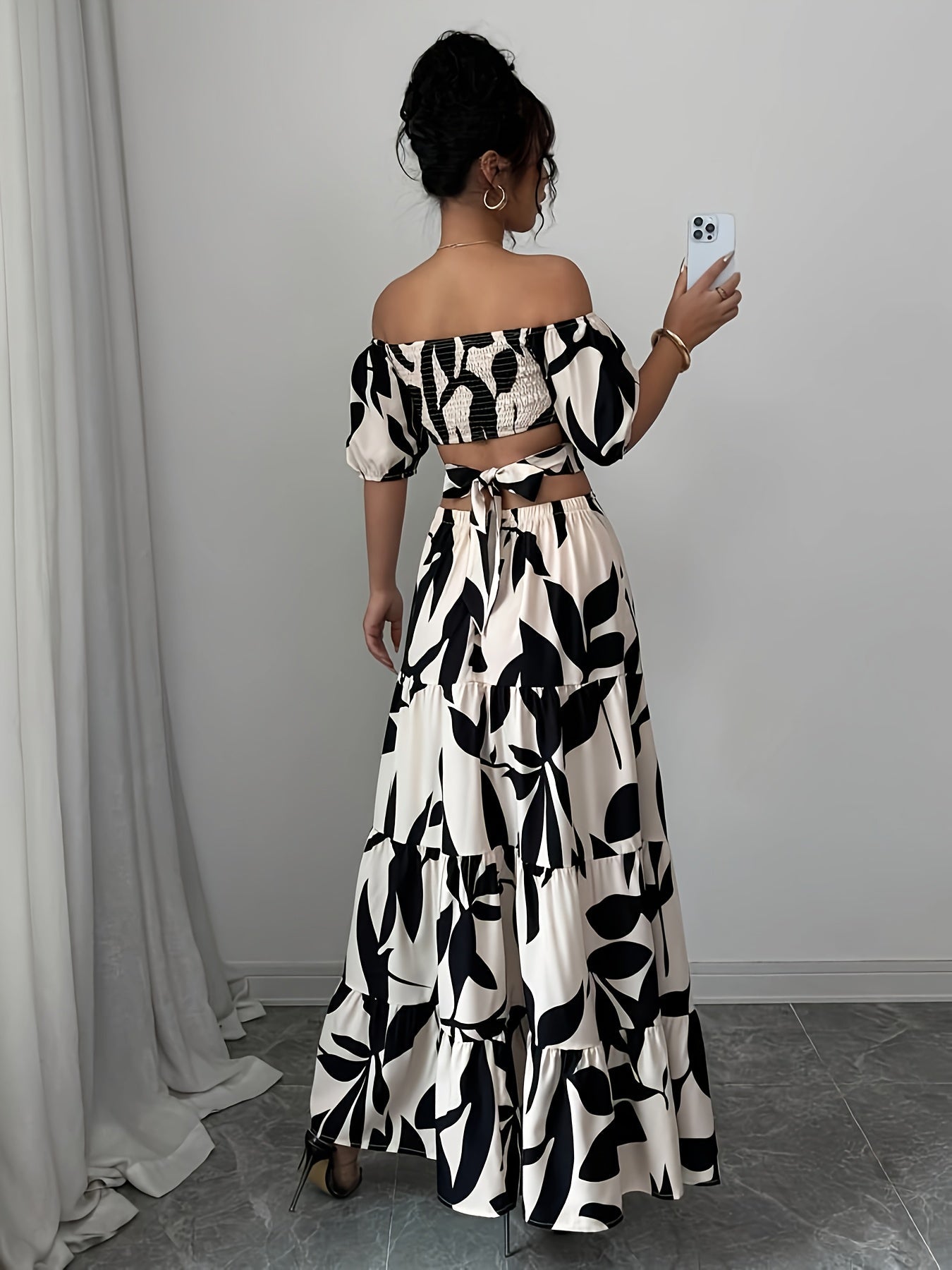 Maxikleid mit Blumendruck - Carmen-Ausschnitt, asymmetrisches Unterteil