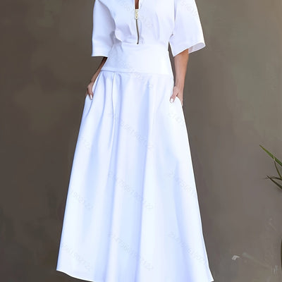 Elegantes weißes Schößchenkleid mit asymmetrischem Ausschnitt aus eng anliegendem Polyester