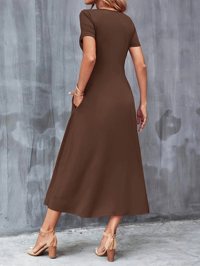 Langes Sommer-Maxi-Kleid mit frechem Ausschnitt - alltagstauglich und stilvoll