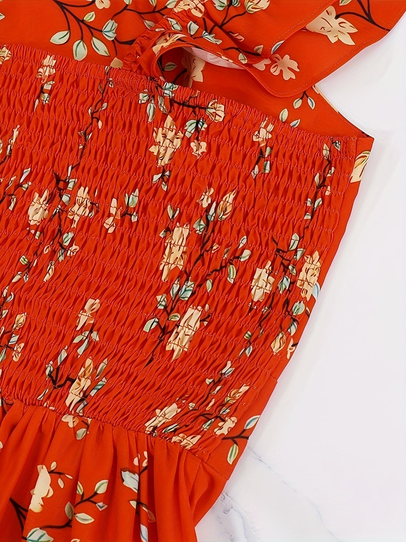 Ärmelloses Damenkleid mit roten Blumen, quadratischer Ausschnitt Fluid-Schnitt