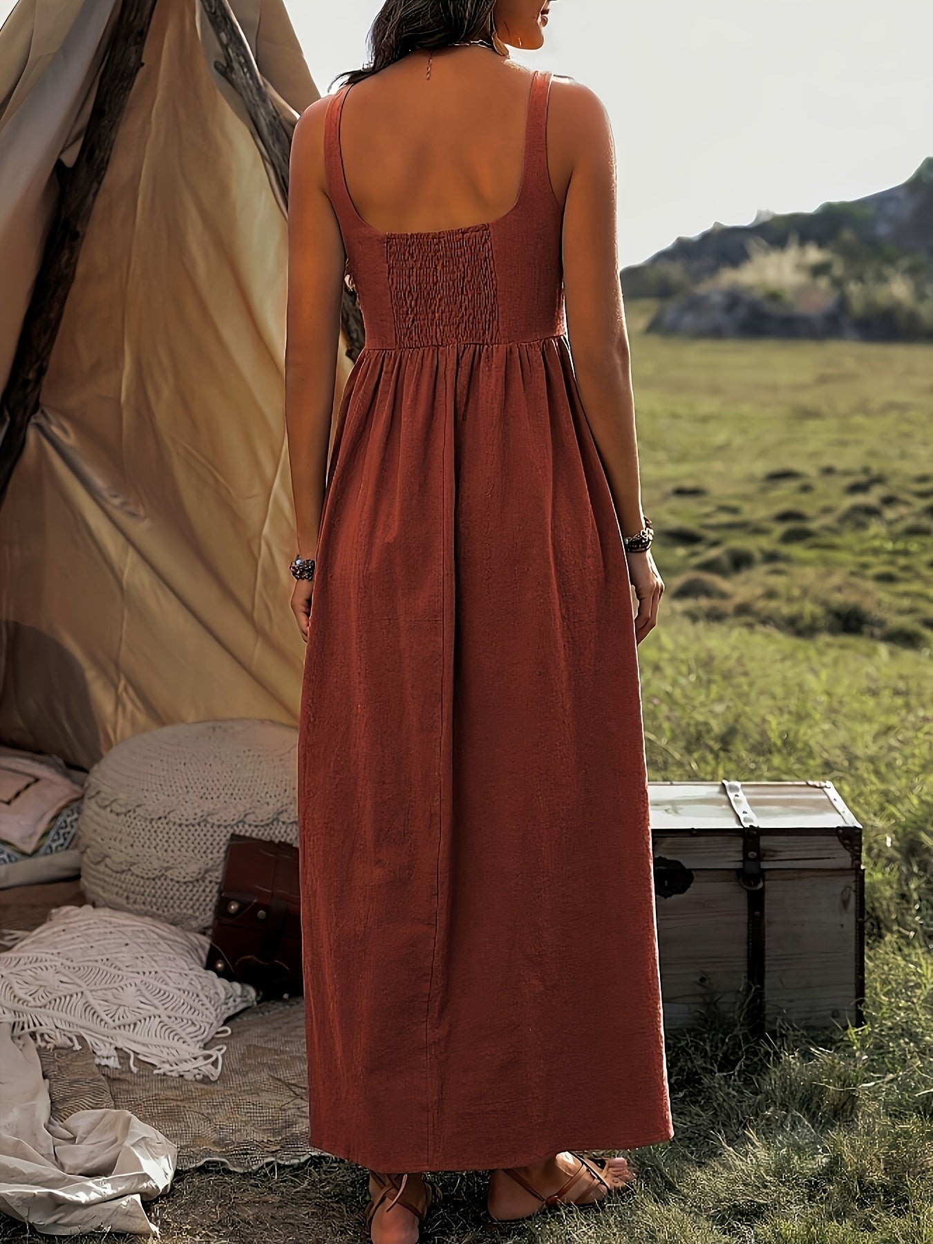 Atmungsaktives, maschinenwaschbares braunes Sommerkleid