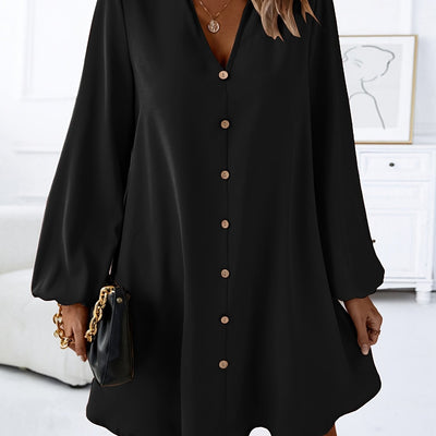 Stilvolles Kleid mit langen Ärmeln und V-Ausschnitt