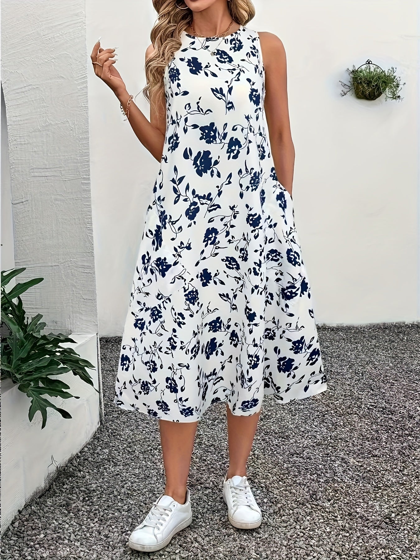 Ärmelloses Damen-Sommerkleid mit Rundhalsausschnitt